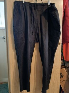 Amazon Essentials Women's Quick-Dry Stretch Scrub Pants Black Plus Size 3X